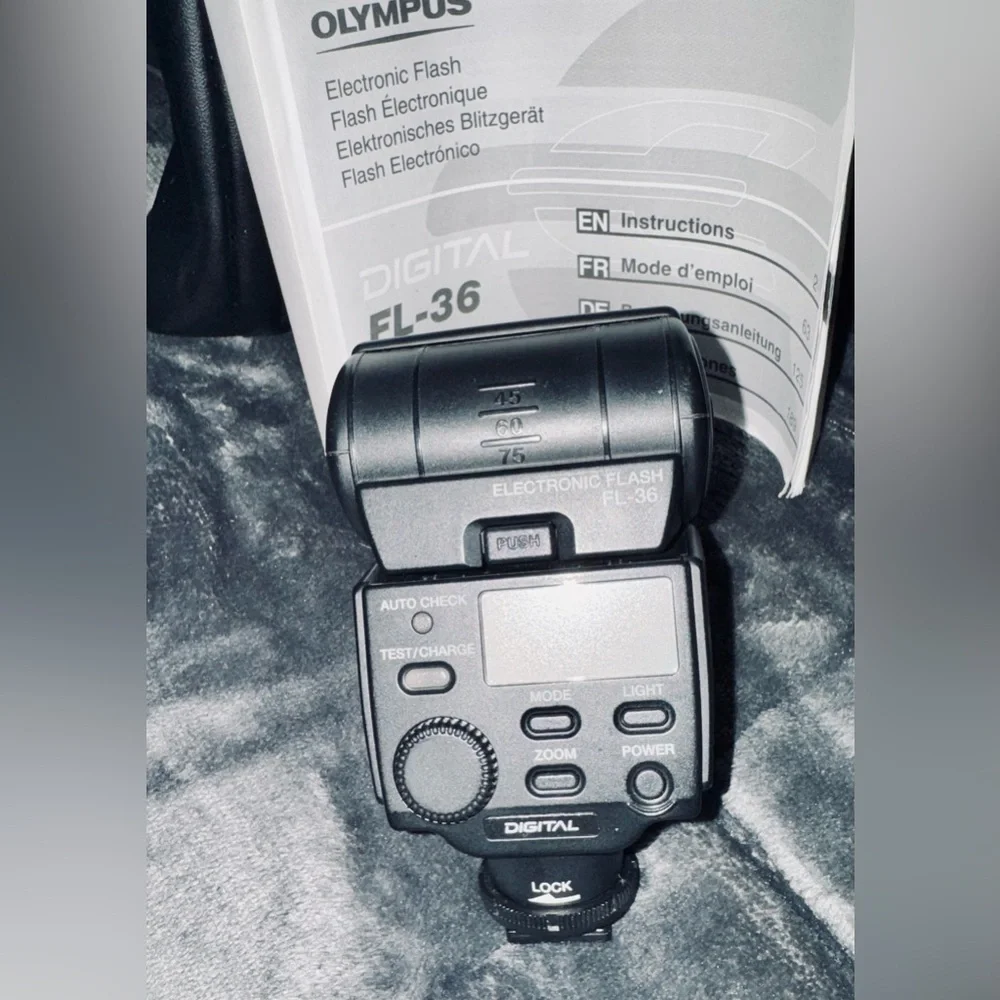 Olympus Black Compact External Camera Flash with Case